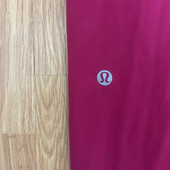 Lululemon Wunder Train High-Rise Tight 28" Leggings
Size 6 - Picture 6 of 9